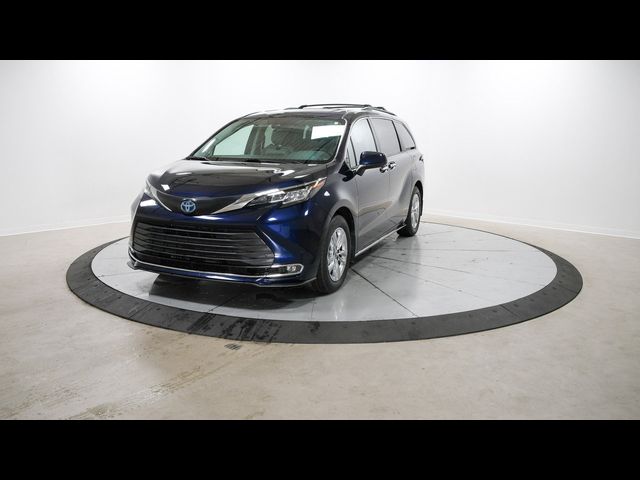 2022 Toyota Sienna XLE