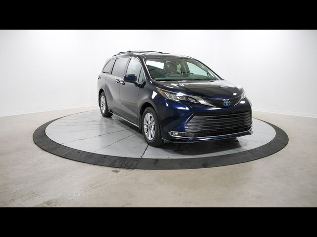 2022 Toyota Sienna XLE