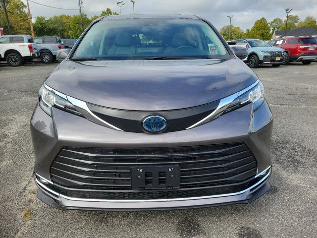 2022 Toyota Sienna XLE