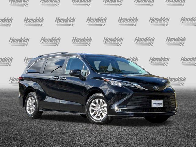 2022 Toyota Sienna XLE