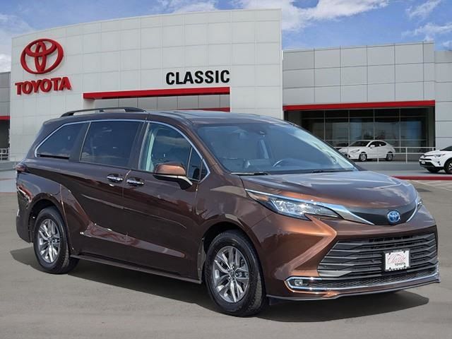 2022 Toyota Sienna XLE