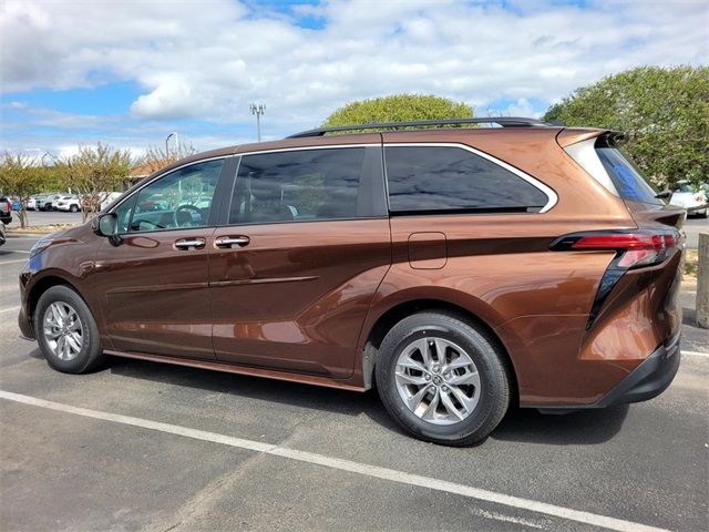 2022 Toyota Sienna XLE