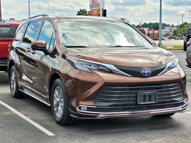 2022 Toyota Sienna XLE