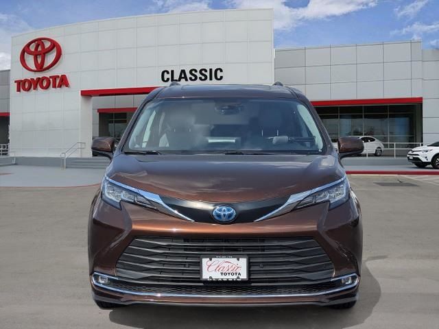 2022 Toyota Sienna XLE