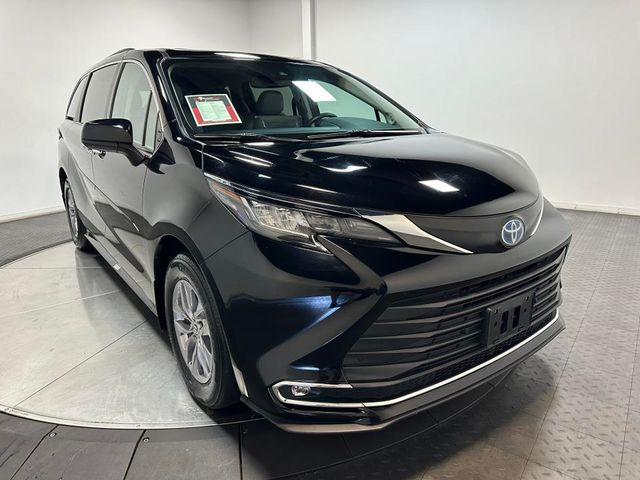 2022 Toyota Sienna XLE