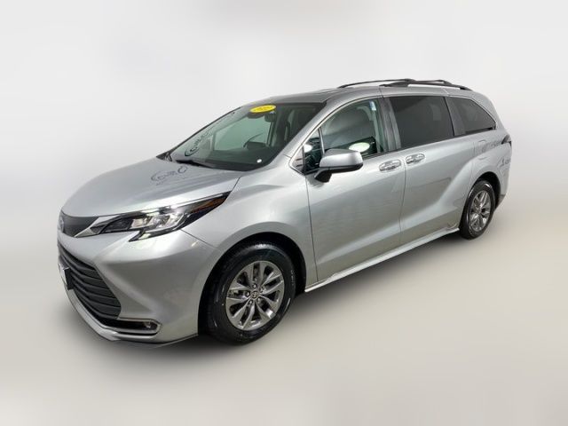 2022 Toyota Sienna XLE