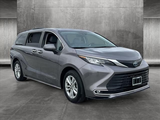 2022 Toyota Sienna XLE