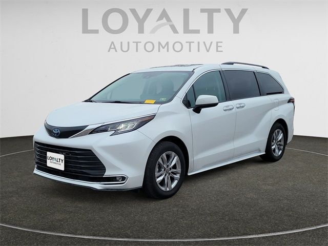 2022 Toyota Sienna XLE