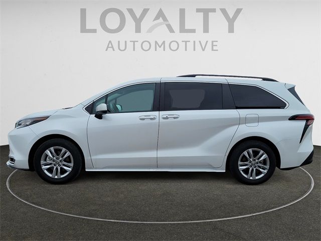 2022 Toyota Sienna XLE