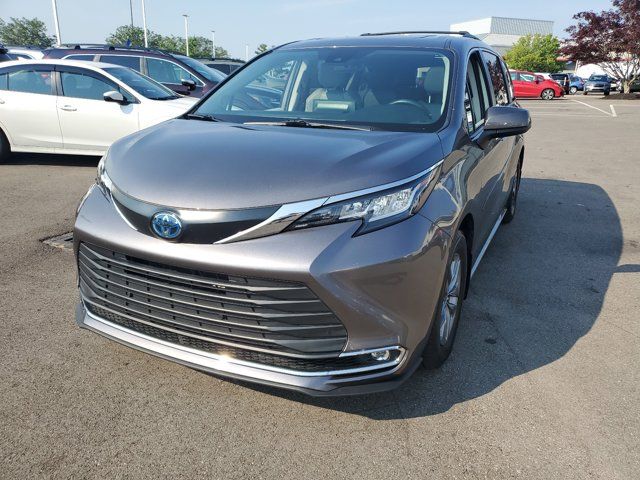 2022 Toyota Sienna XLE