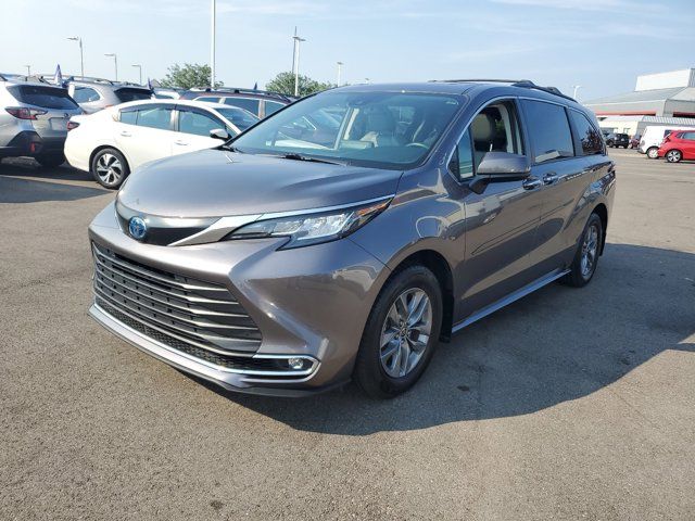 2022 Toyota Sienna XLE