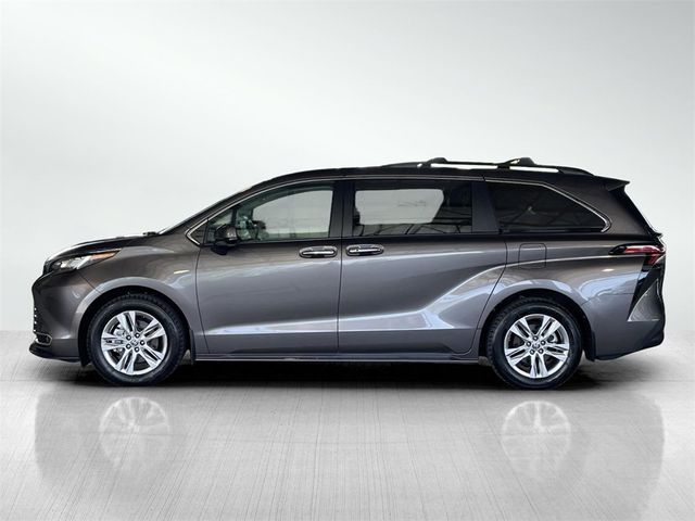 2022 Toyota Sienna XLE