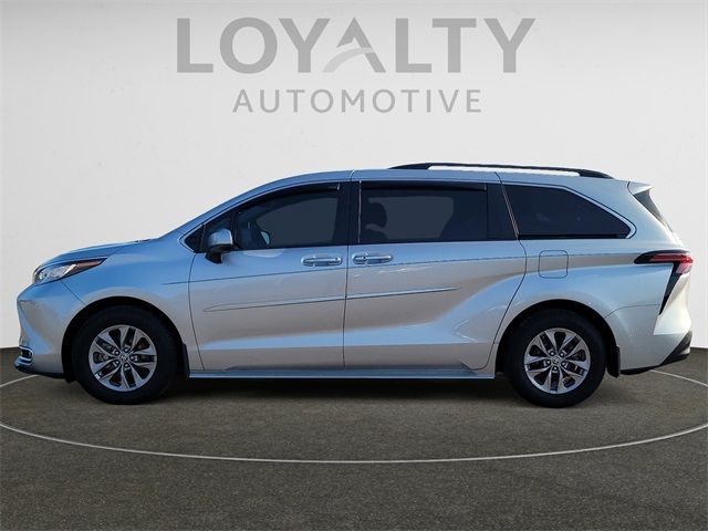 2022 Toyota Sienna XLE