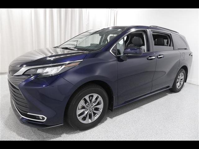 2022 Toyota Sienna XLE