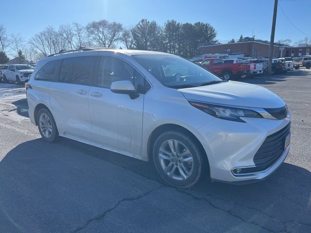 2022 Toyota Sienna XLE