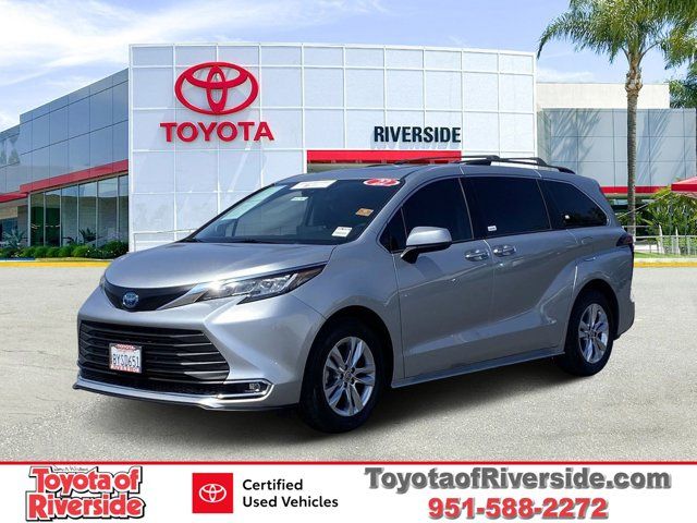 2022 Toyota Sienna XLE