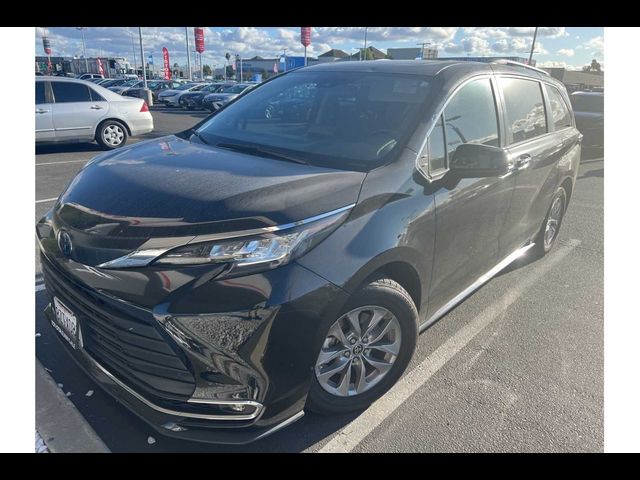 2022 Toyota Sienna XLE