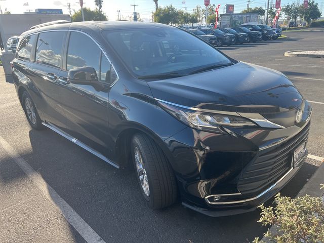 2022 Toyota Sienna XLE