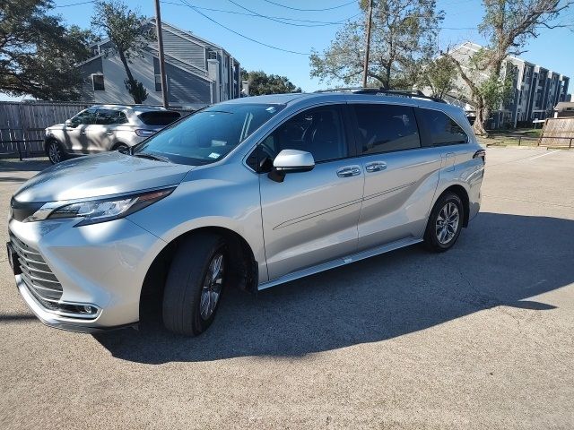 2022 Toyota Sienna XLE