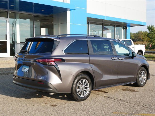 2022 Toyota Sienna XLE