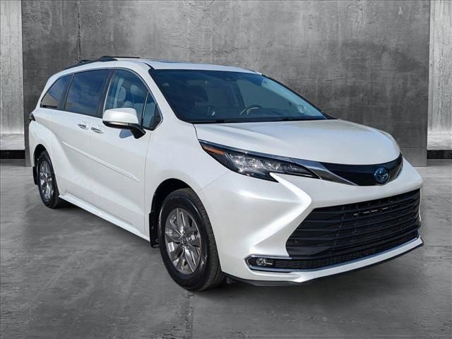 2022 Toyota Sienna XLE