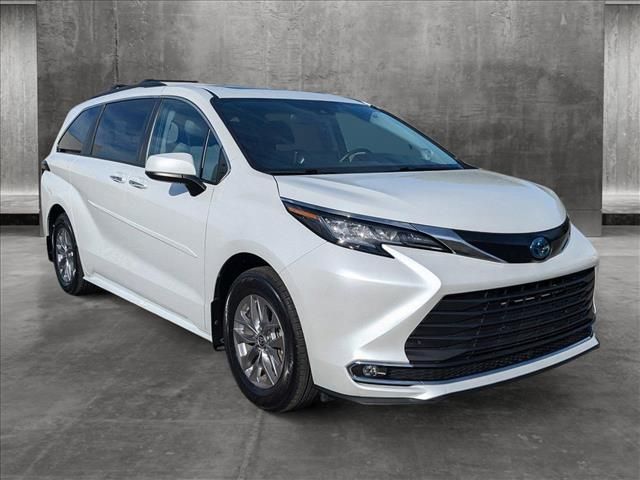 2022 Toyota Sienna XLE