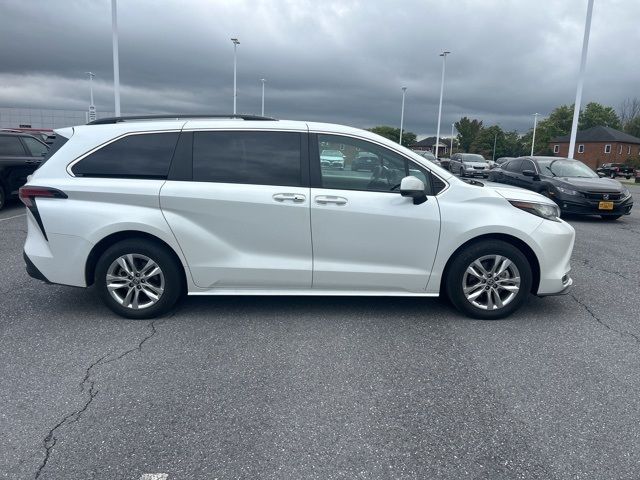 2022 Toyota Sienna XLE