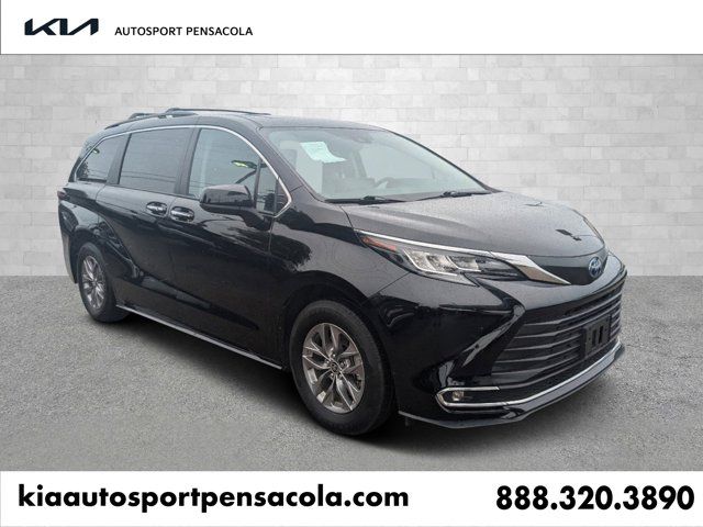 2022 Toyota Sienna XLE