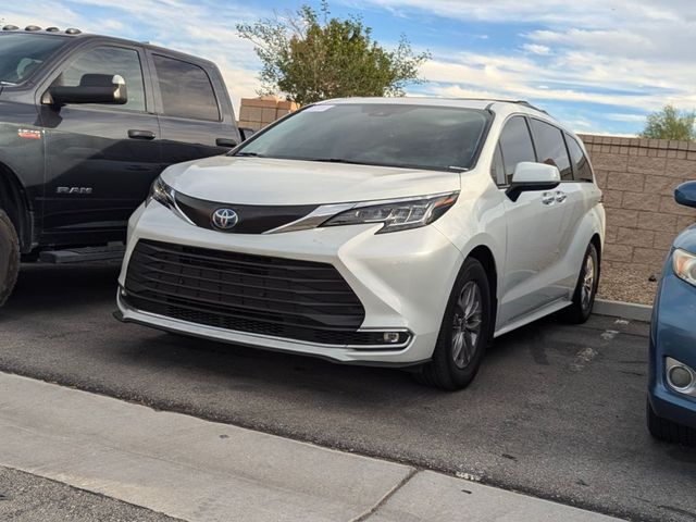 2022 Toyota Sienna XLE