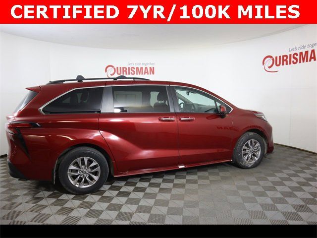 2022 Toyota Sienna XLE