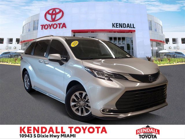 2022 Toyota Sienna XLE