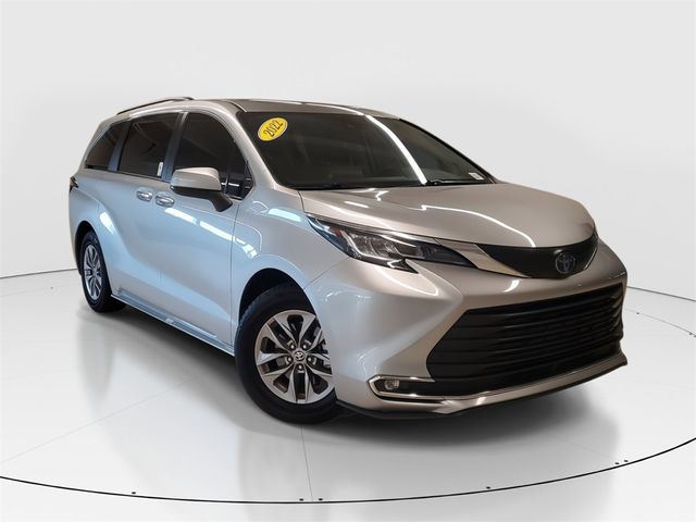 2022 Toyota Sienna XLE