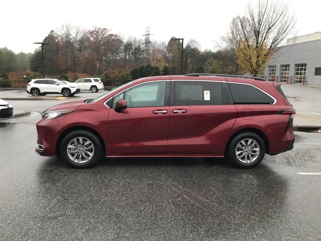 2022 Toyota Sienna XLE