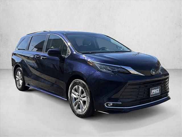 2022 Toyota Sienna XLE