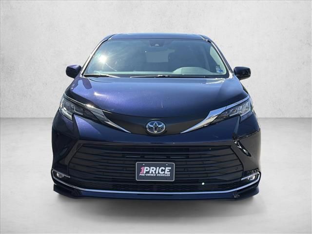 2022 Toyota Sienna XLE