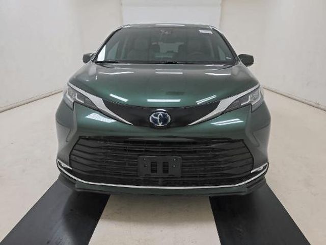 2022 Toyota Sienna XLE