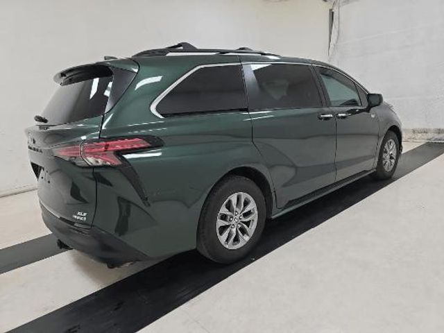 2022 Toyota Sienna XLE