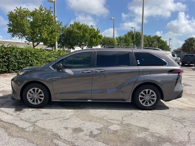 2022 Toyota Sienna XLE