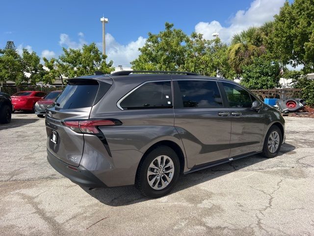 2022 Toyota Sienna XLE