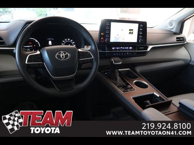 2022 Toyota Sienna XLE