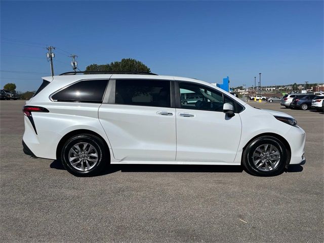 2022 Toyota Sienna XLE