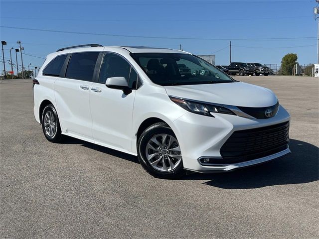 2022 Toyota Sienna XLE