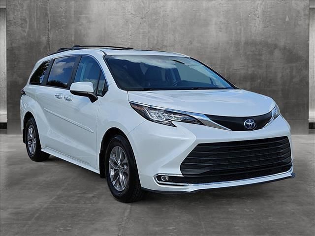 2022 Toyota Sienna XLE