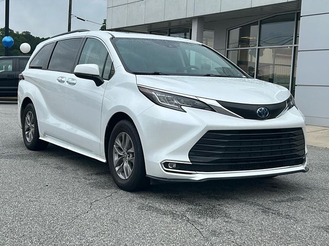 2022 Toyota Sienna XLE