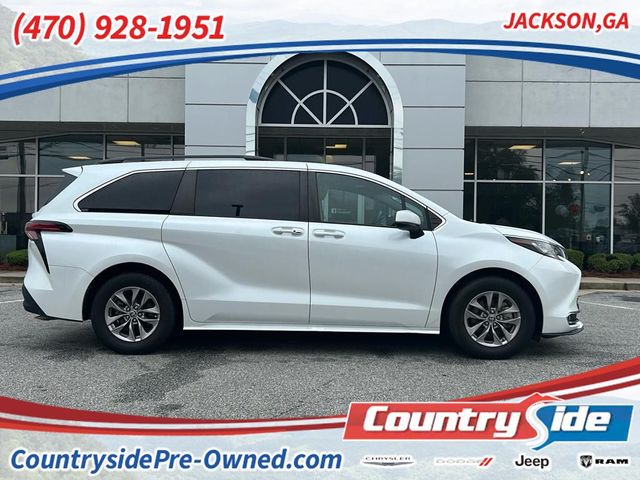 2022 Toyota Sienna XLE