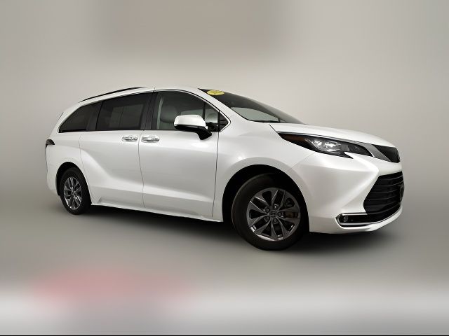 2022 Toyota Sienna XLE