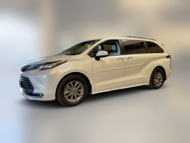 2022 Toyota Sienna XLE