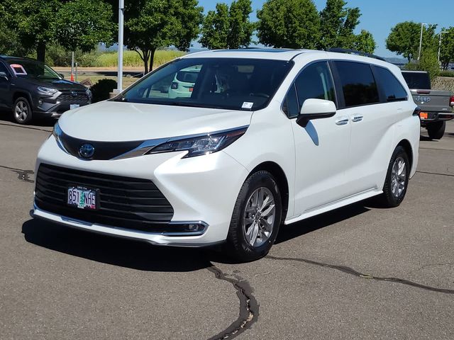 2022 Toyota Sienna XLE