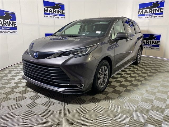 2022 Toyota Sienna XLE