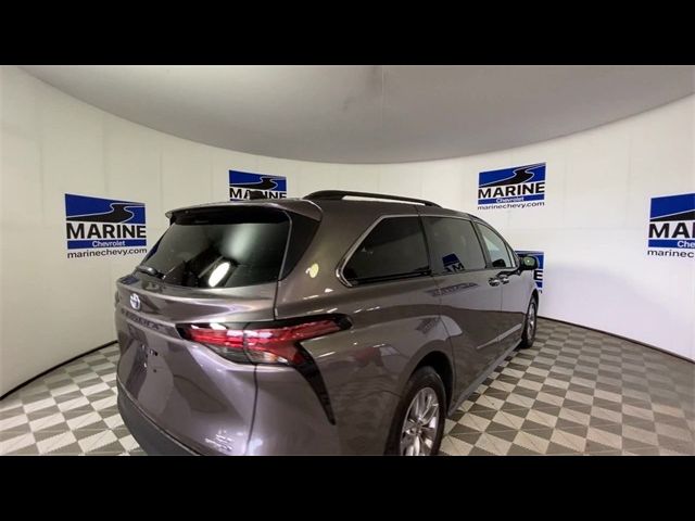 2022 Toyota Sienna XLE